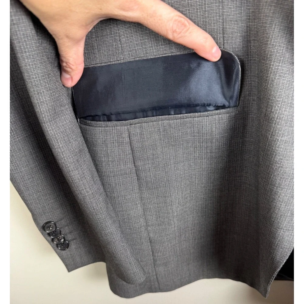 Carolina Herrera Mens Grey Two Button Blazer Jacket Made in Spain Size 42R